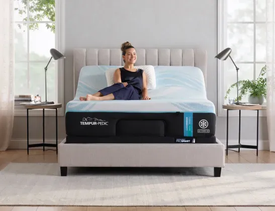 tempur-pedic-luxe-breeze-mattress-woman-smiling